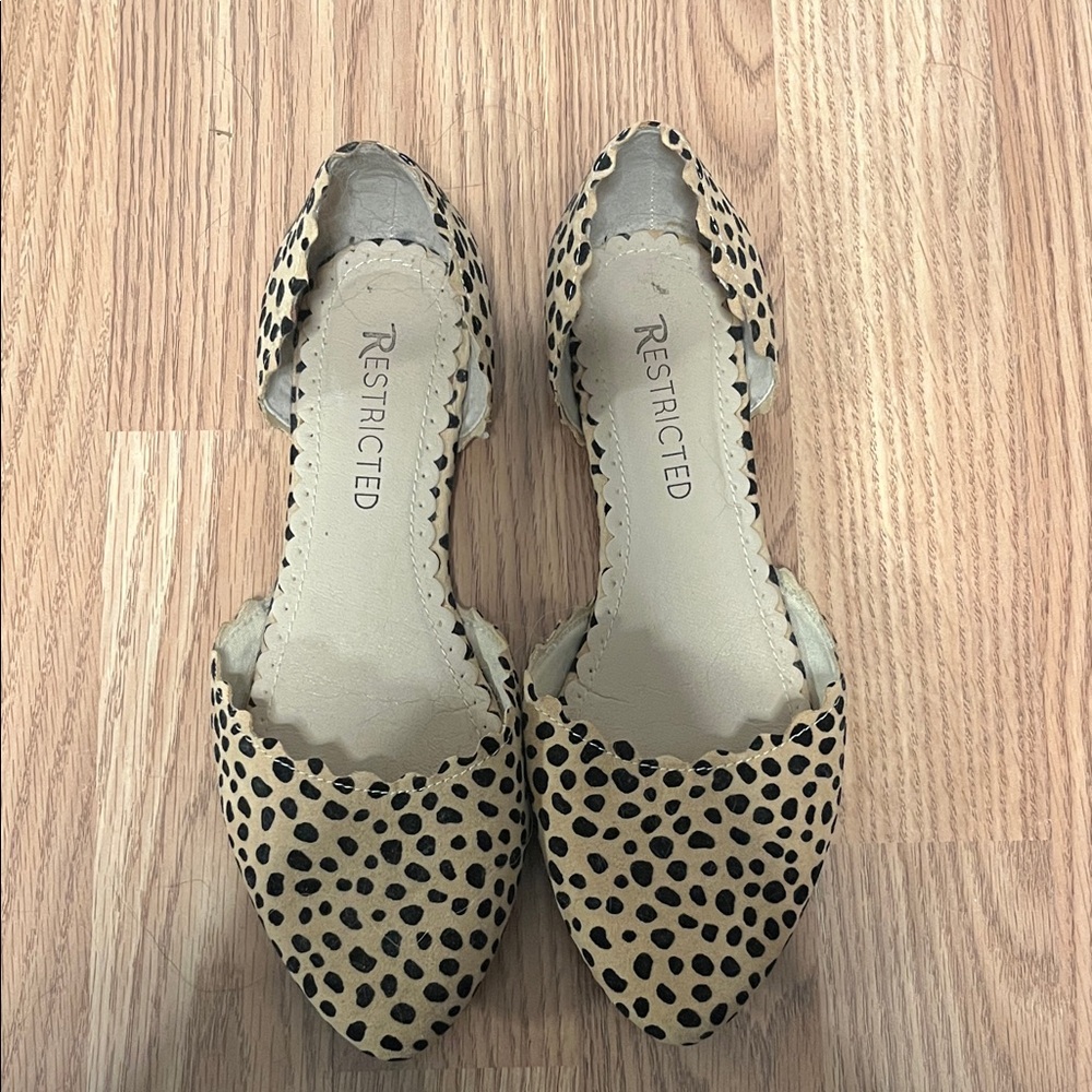 Restricted Women's Beige and Black Dotted Flats